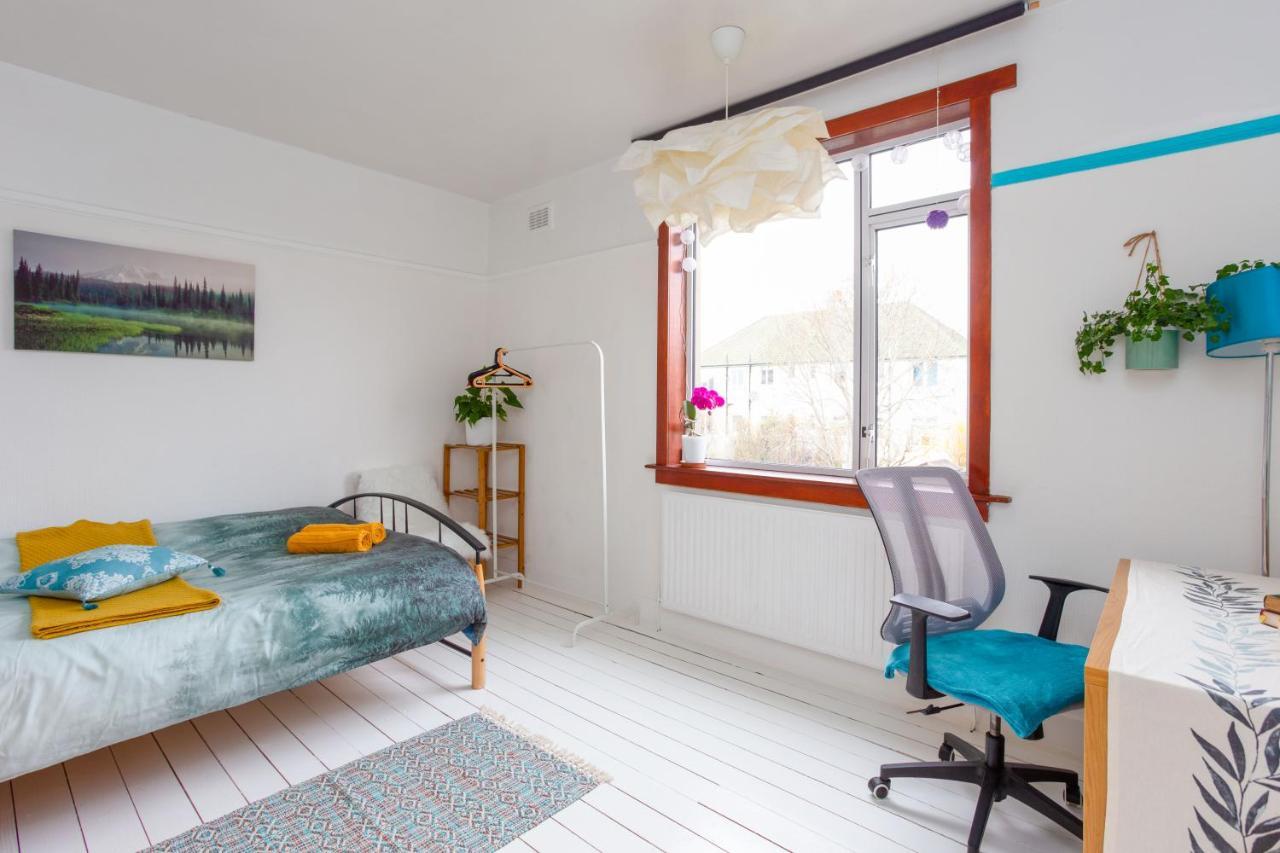 Bright & Spacious Double Room With Garden View- Close To Airport & City Centre 爱丁堡 外观 照片