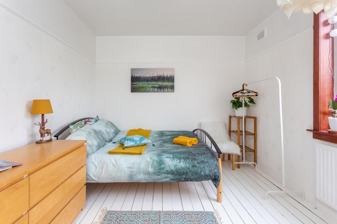 Bright & Spacious Double Room With Garden View- Close To Airport & City Centre 爱丁堡 外观 照片
