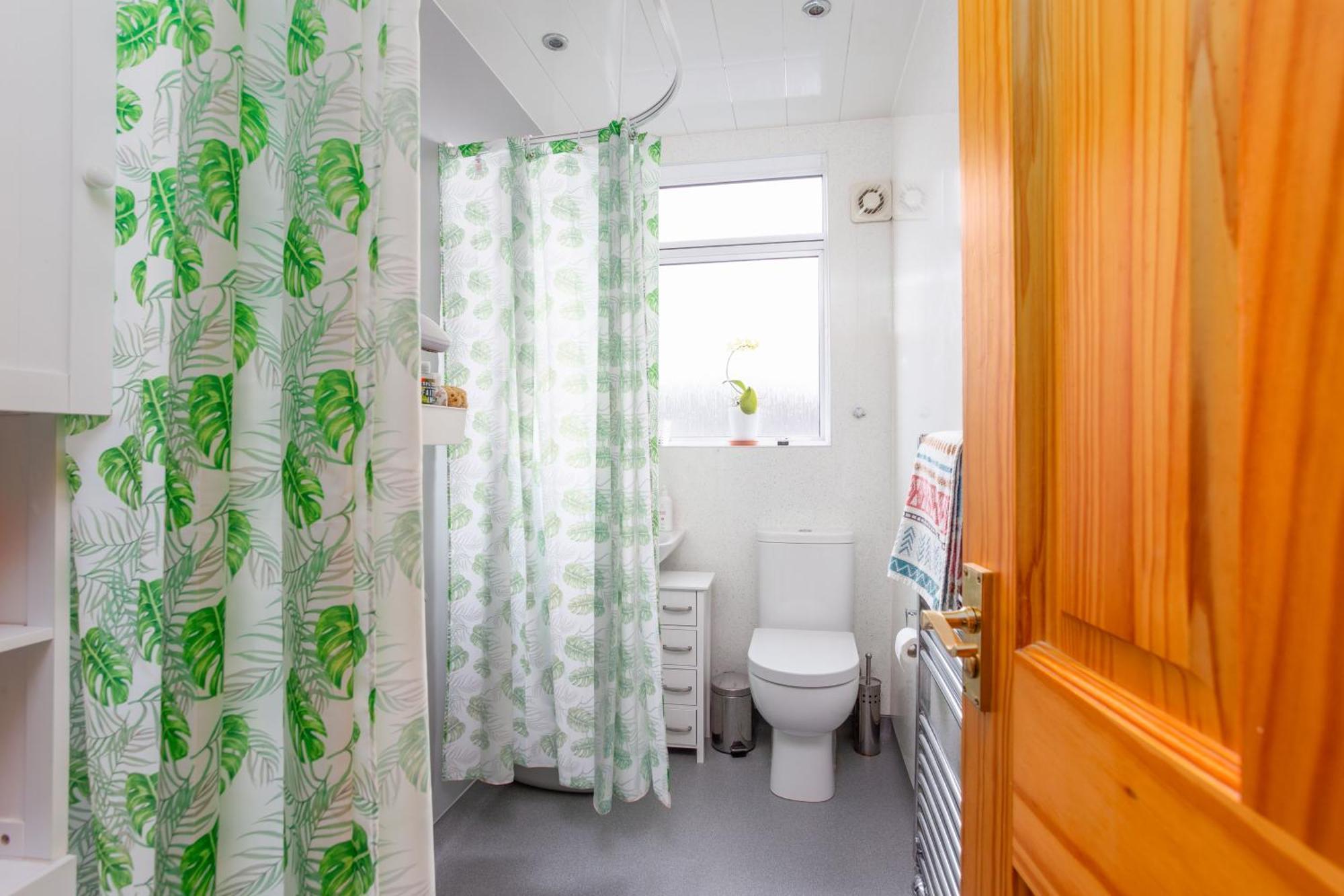 Bright & Spacious Double Room With Garden View- Close To Airport & City Centre 爱丁堡 外观 照片